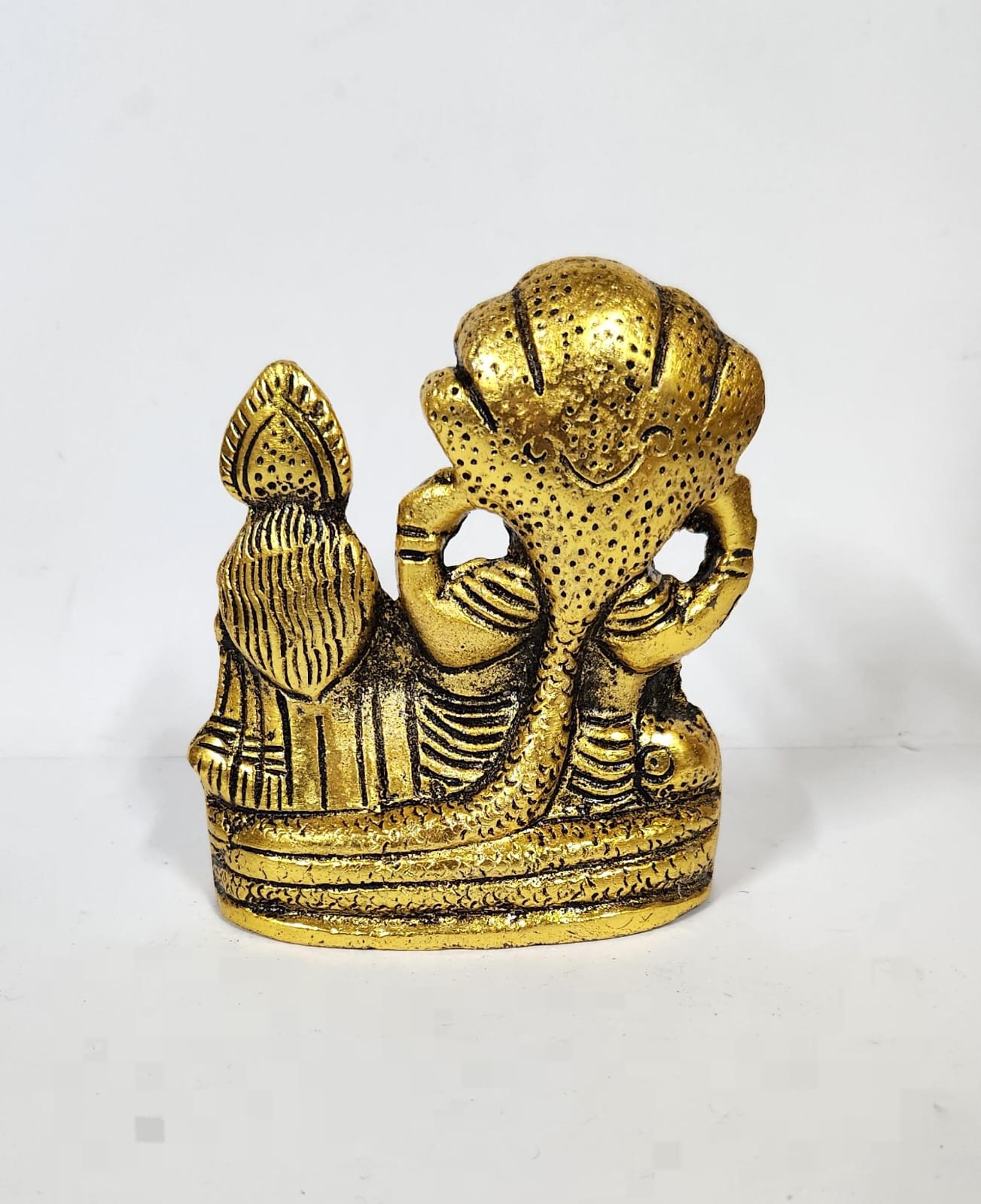 Lakshmi Narayan sitting on sShesh Naag - 0.9 cm - Small